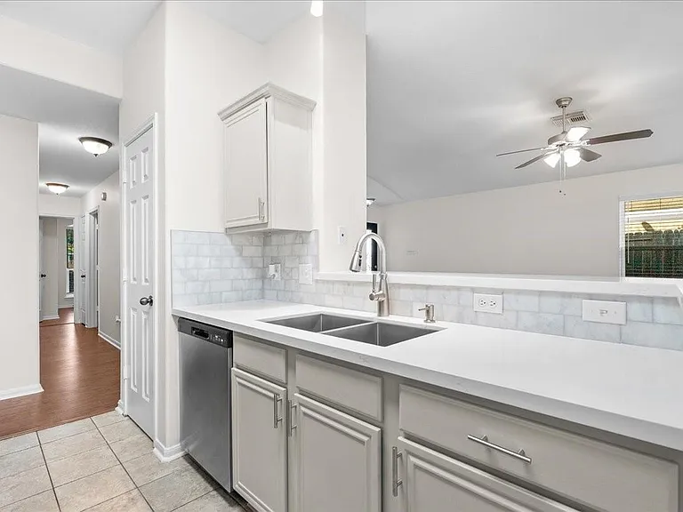202 Pebble Walk Ln — Photo 11