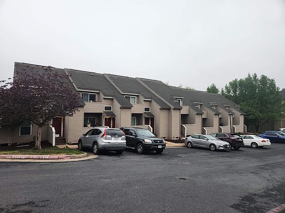 3rd image of 1394 Bradley Dr