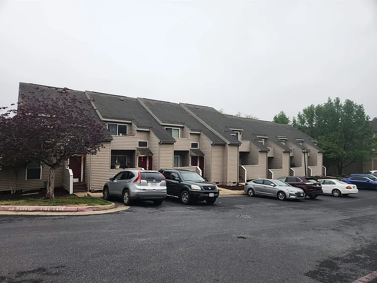 1394 Bradley Dr — Photo 3