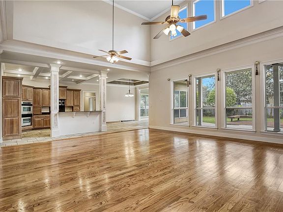 5th image of 545 Evergreen Dr