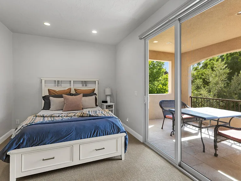 N Coral Ridge Dr — Photo 6
