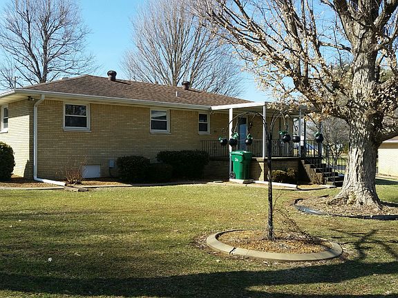 5th image of 216 Farris St
