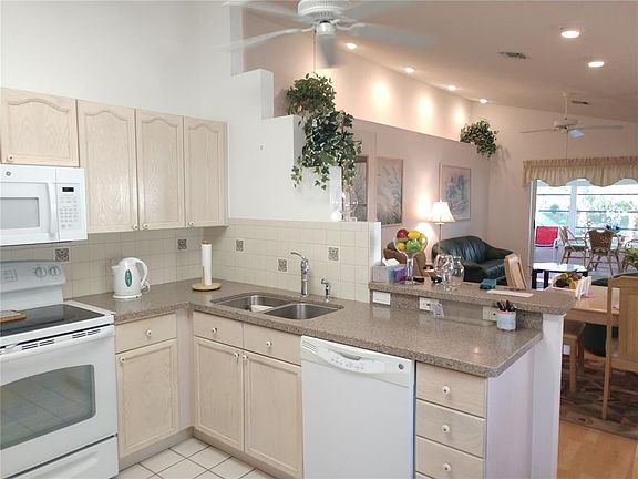 5th image of 1308 Capri Isles Blvd