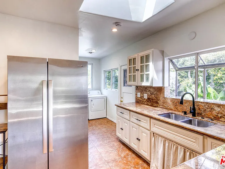 2127 Malcolm Ave — Photo 16