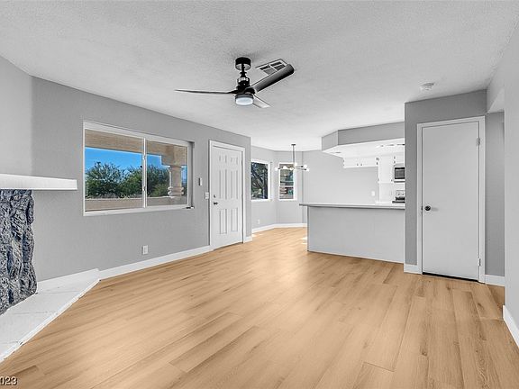 5th image of 904 Rockview Dr Unit 201
