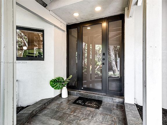 3rd image of 2200 SW 28th Ave