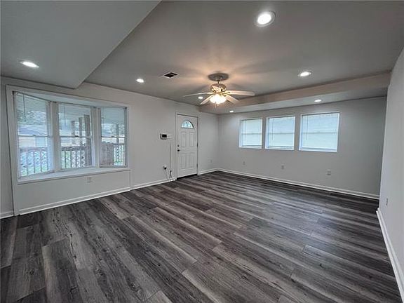 3rd image of 867 Avenue E