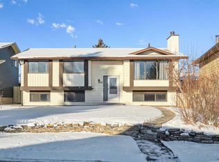 14 SE Glenhill Cres, Cochrane, AB T4C 1G8