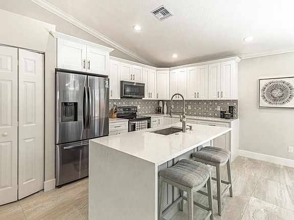 3rd image of 4912 Clinton Boulevard