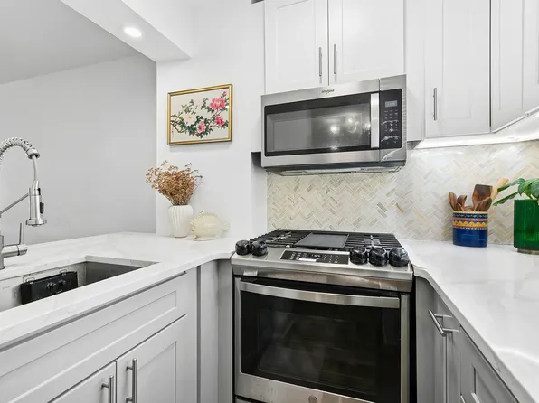 200 East 27th Street image 3 of 9