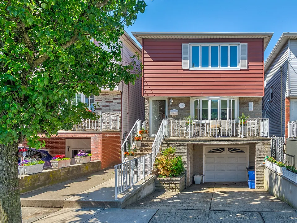 180 W 3rd St #2