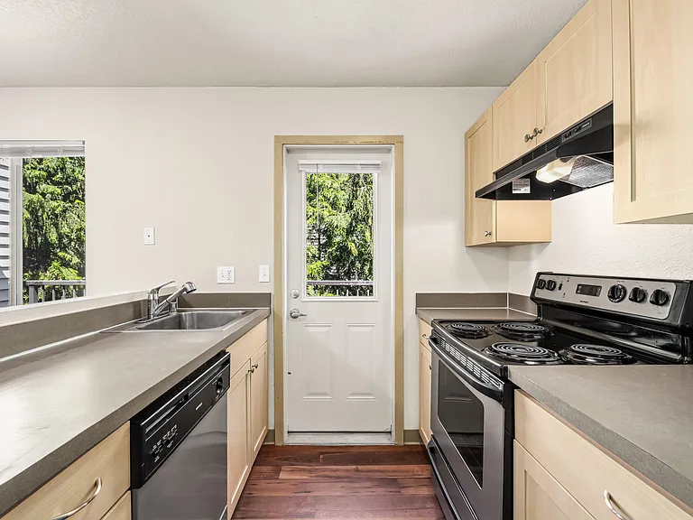 Northline Apartments — Photo 8