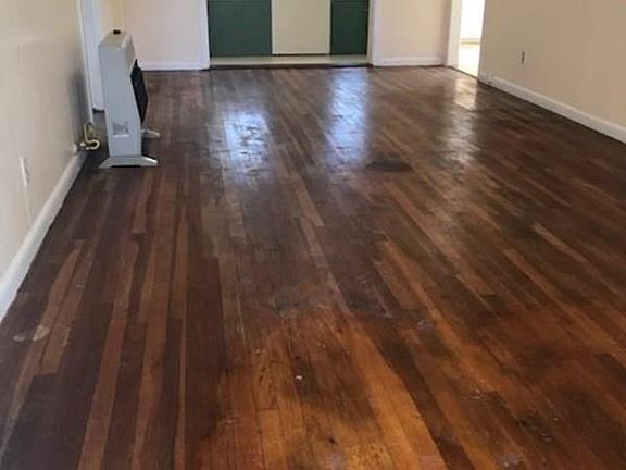 2nd image of 1386 N Sam Houston Blvd