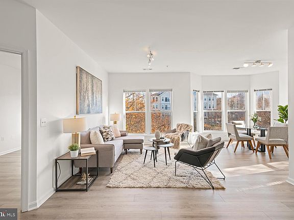 2nd image of 2931 Deer Hollow Way Unit 304