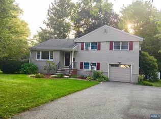 530 Van Buren St, Ridgewood, NJ 07450