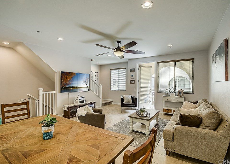 1st image of 809 S Anaheim Blvd Unit 105