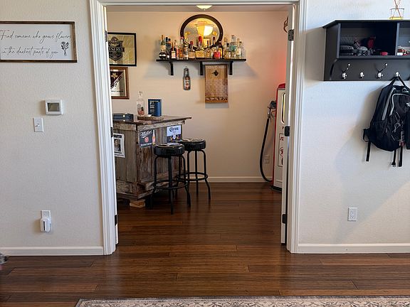 3rd image of 113 Treadway Ct