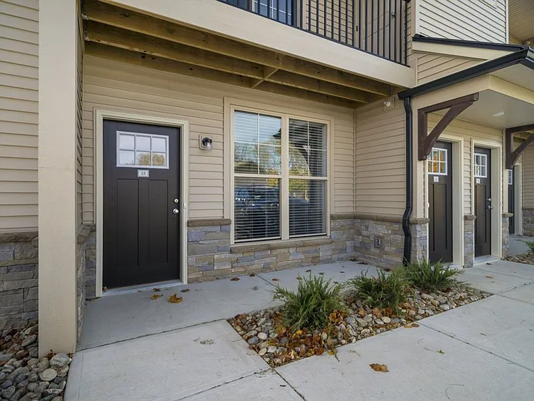 721 Burdeck St — Photo 2