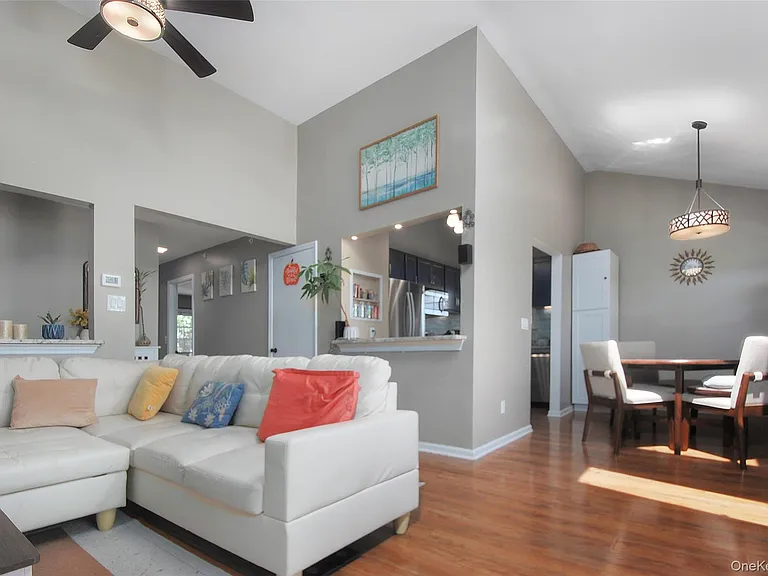 18 Lexington Hl #12 — Photo 14