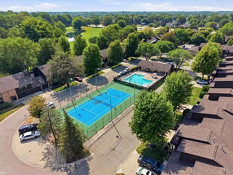 2 bed, 1.5 bath, 1352 sqft, $2,000 — Photo 2