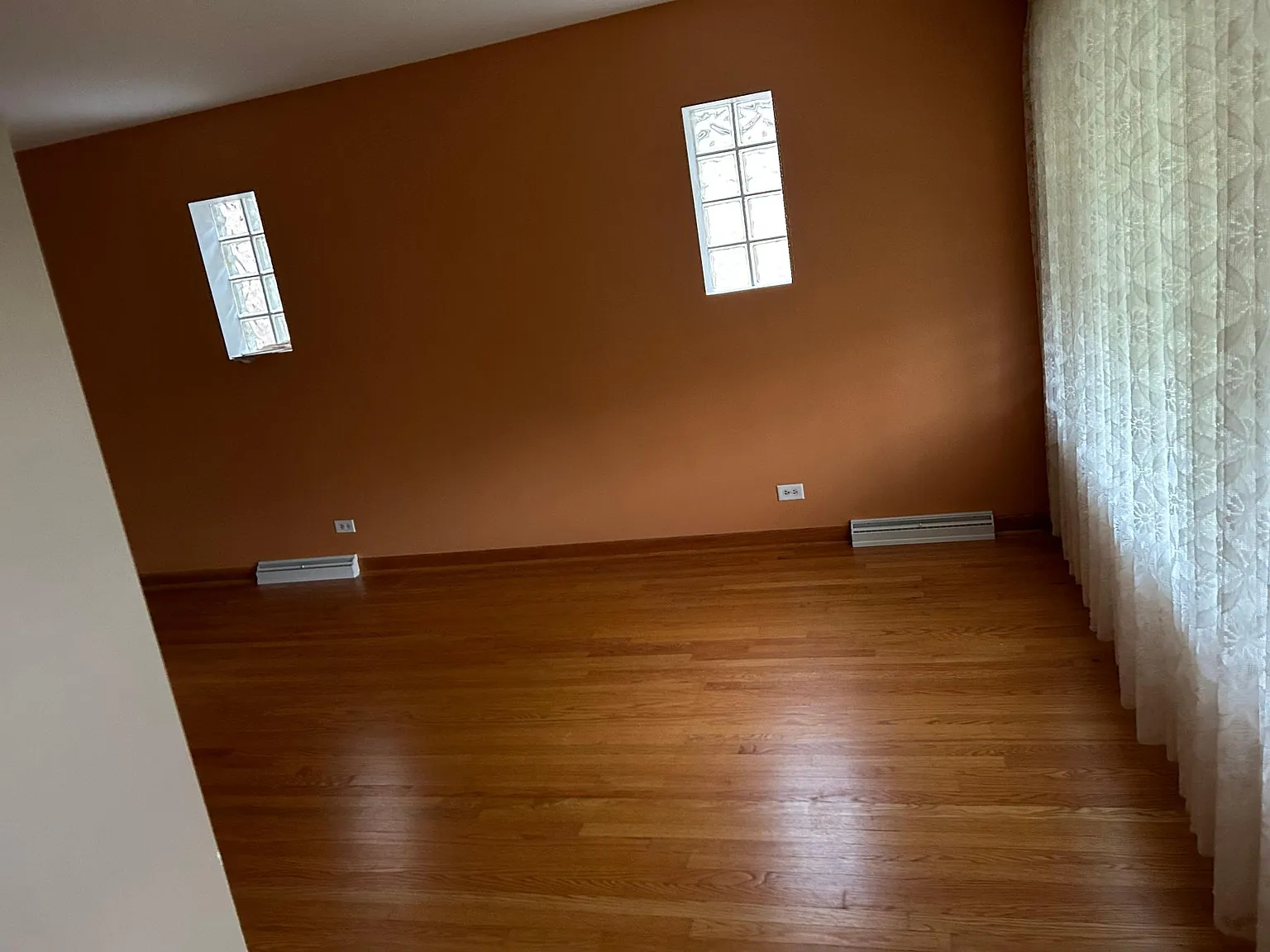 3 bed, 1200 sqft, $2,350 — Photo 2