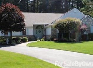 2129 Copper Cove Dr, Pinckney, MI