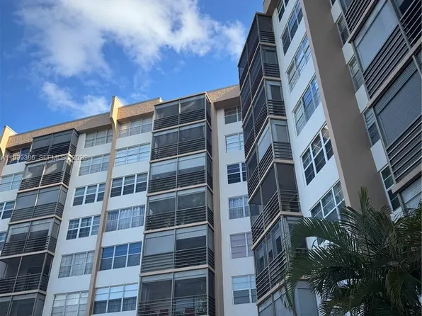 1100 Saint Charles Pl APT 203, Pembroke Pines, FL 33026