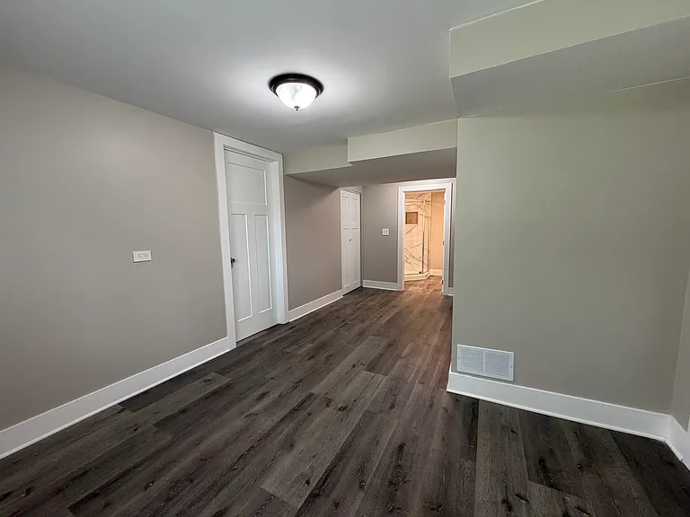 527 W 16th Pl — Photo 19