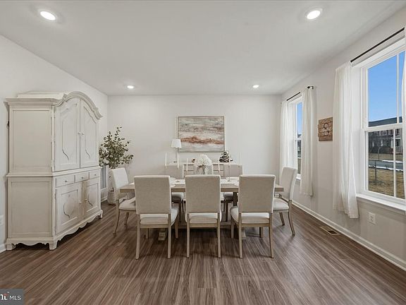 3rd image of 1311 Foal St