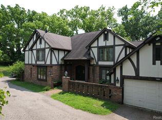 3317 Lone Pine Rd, West Bloomfield, MI 48323