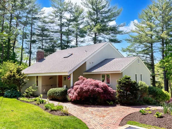 9 Washington St, Pembroke, MA 02359