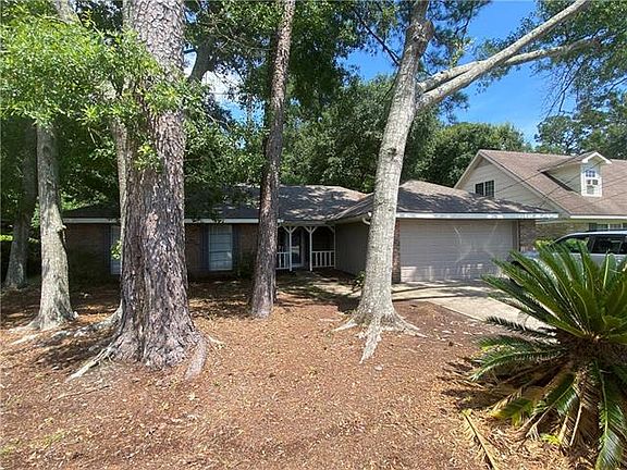 2nd image of 1540 Queens Dr