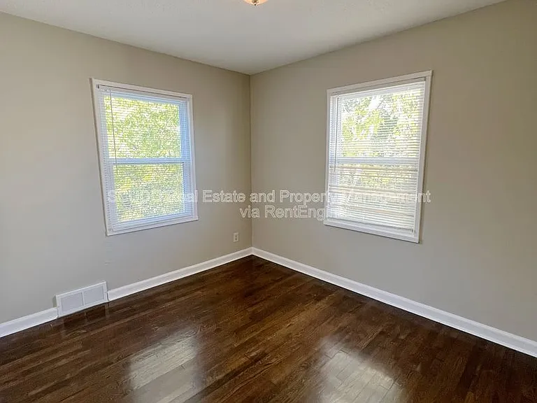 9512 Charlotte St — Photo 7
