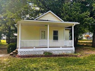 215 Walnut St, Wamego, KS 66547
