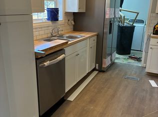 8915 Little England Rd, Hayes, VA 23072