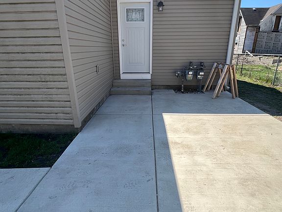 2nd image of 406 John St #2