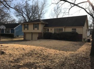 9206 Larsen Dr, Overland Park, KS 66214