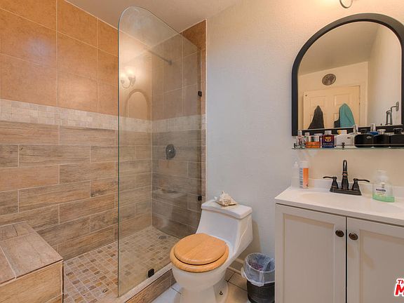 5th image of 7035 Woodley Ave Unit 113