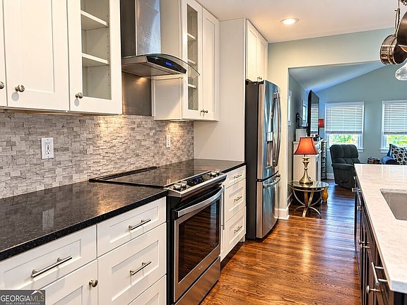 3rd image of 1502 Eastland Rd SE #0