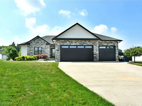 4885 Tree Line Trl, New Middletown, OH 44442