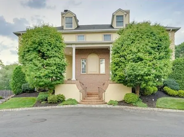 4 Sevell Cir, Clark, NJ 07066