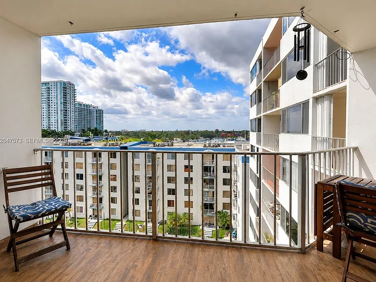 1700 NW North River Dr #804 — Photo 5