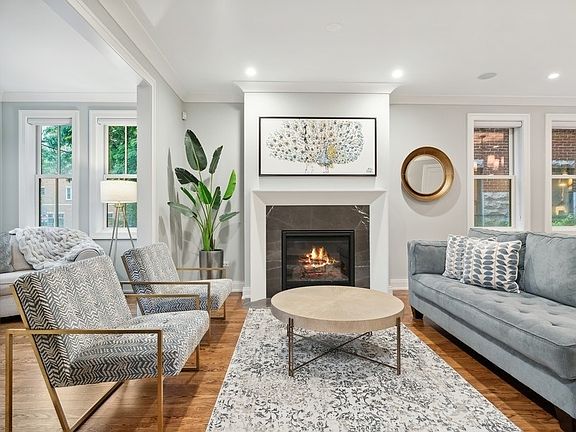 3rd image of 1923 N Damen Ave #1