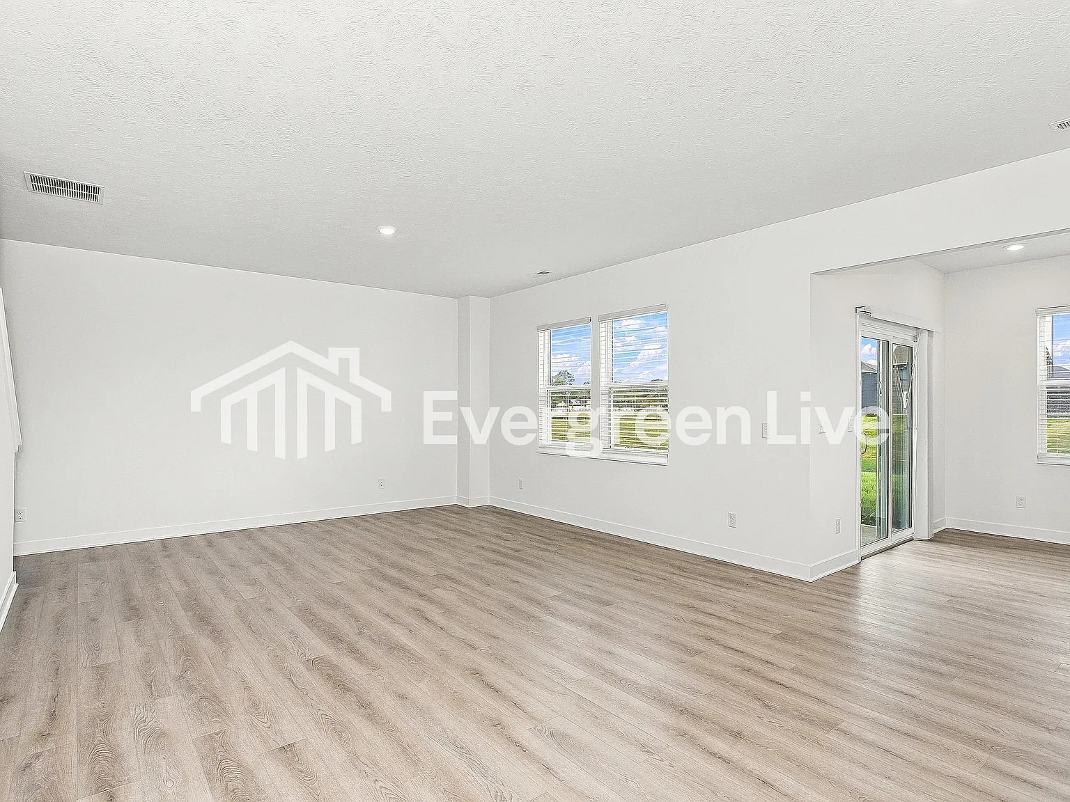 5 bed, 3.0 bath, 2247 sqft, $2,085 — Photo 3