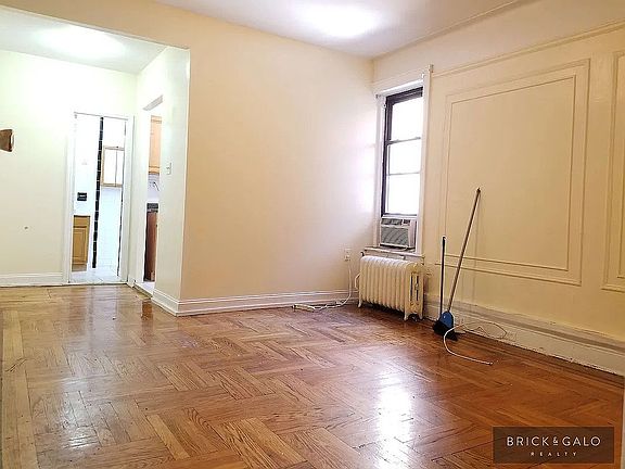 4th image of 2101 Westbury Ct APT 4B