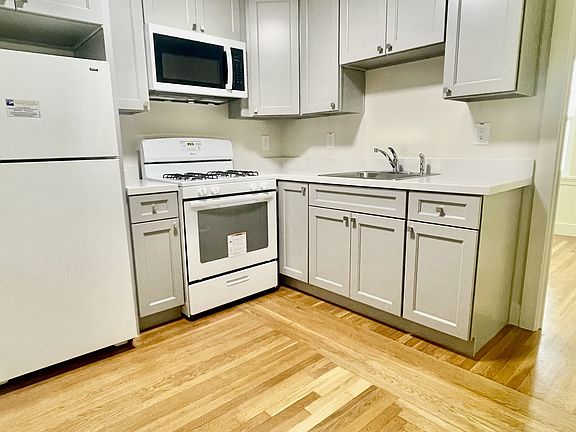 3rd image of 2125 Hearst Ave #10746157