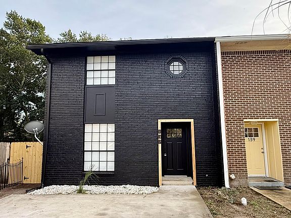 2nd image of 137 Valencia Dr