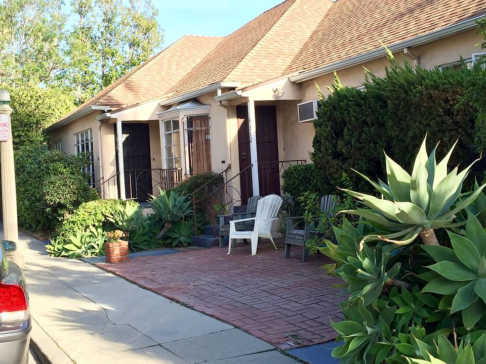 TRIPLEX, 3RD UNIT ON LEFT