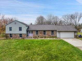 7931 Fox Ln, Whitmore Lake, MI 48189