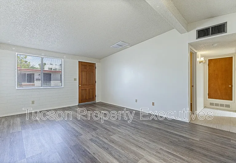 4246 E Pima St #D — Photo 9